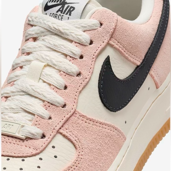 Nike Air Force 1'07
Women's Shoes - Picture 13 of 16